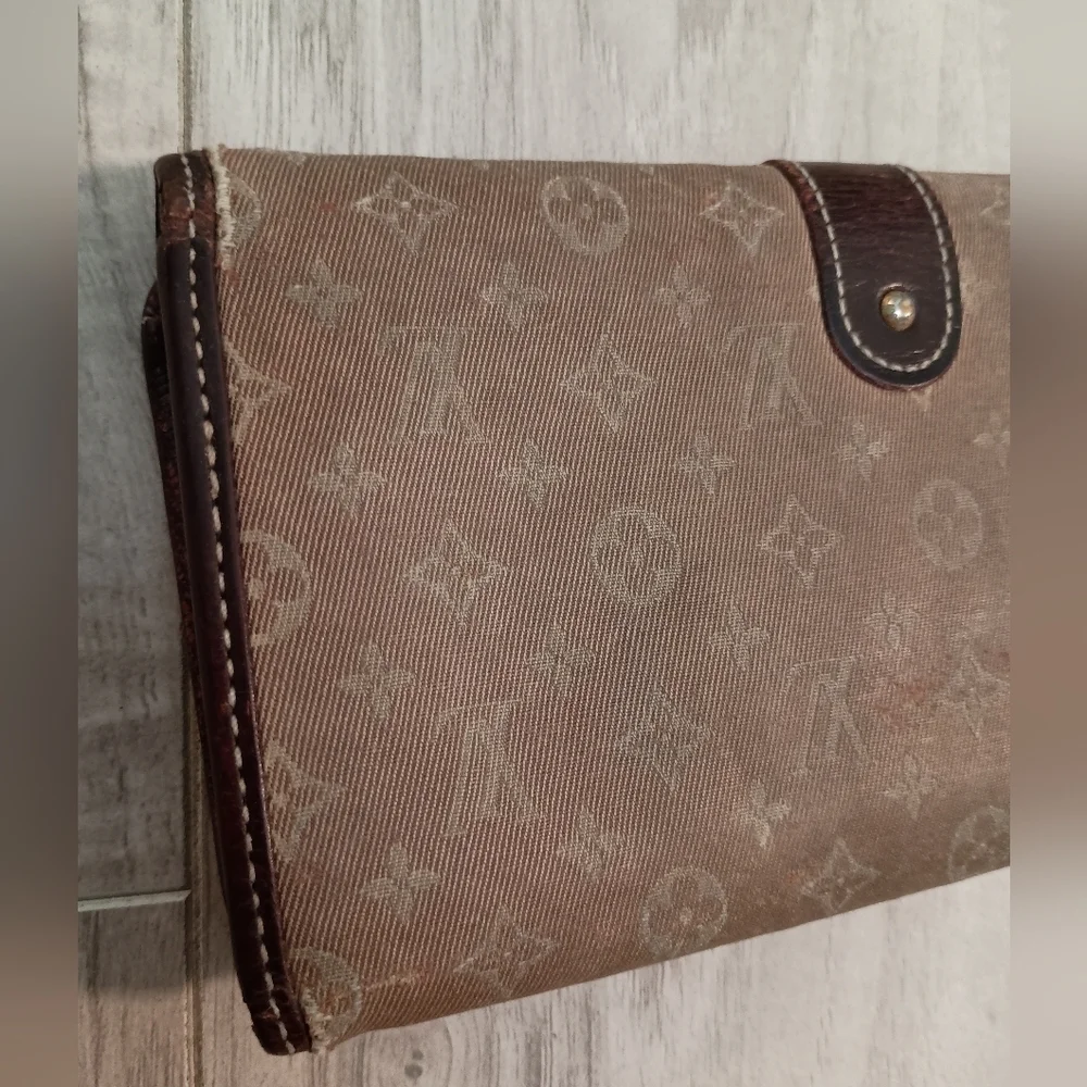 Louis Vuitton Monogram Mini Porte Feuille Sarah Long Bifold Wallet